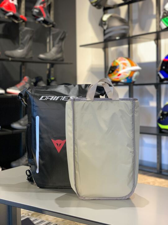 雨の日のお出かけはこれで決まり！『EXPLORER WP BACKPACK 15L』のご紹介